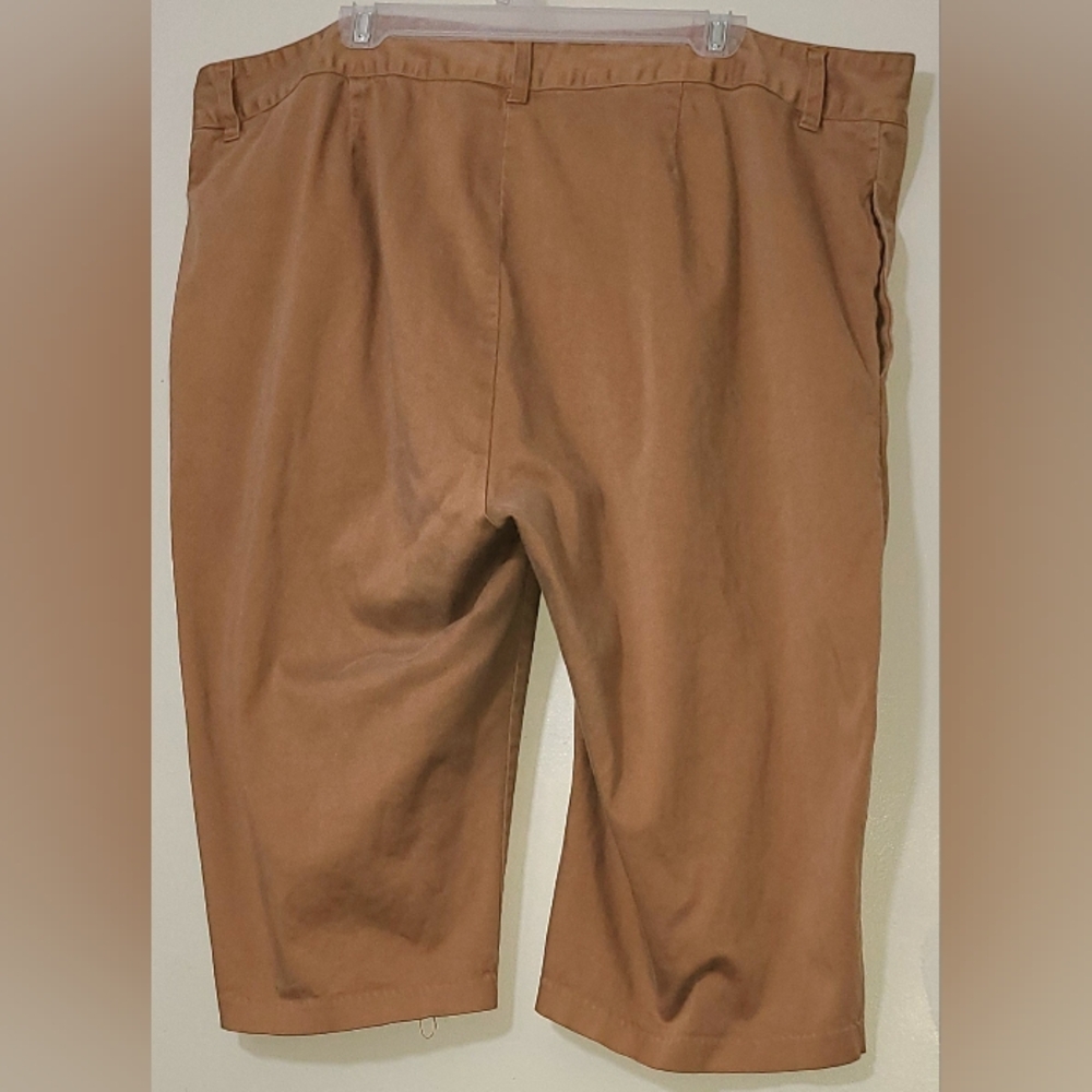 FineJeans Stretch Capris, size 30, (3x), light brown.
